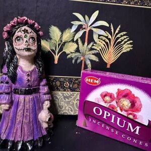 Purple Day of the Dead Figurine with Opium Incense